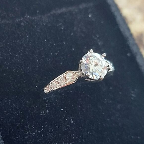 1 Carat Romantic Moissanite 925 Silver Engagement Ring - Picture 4 of 11